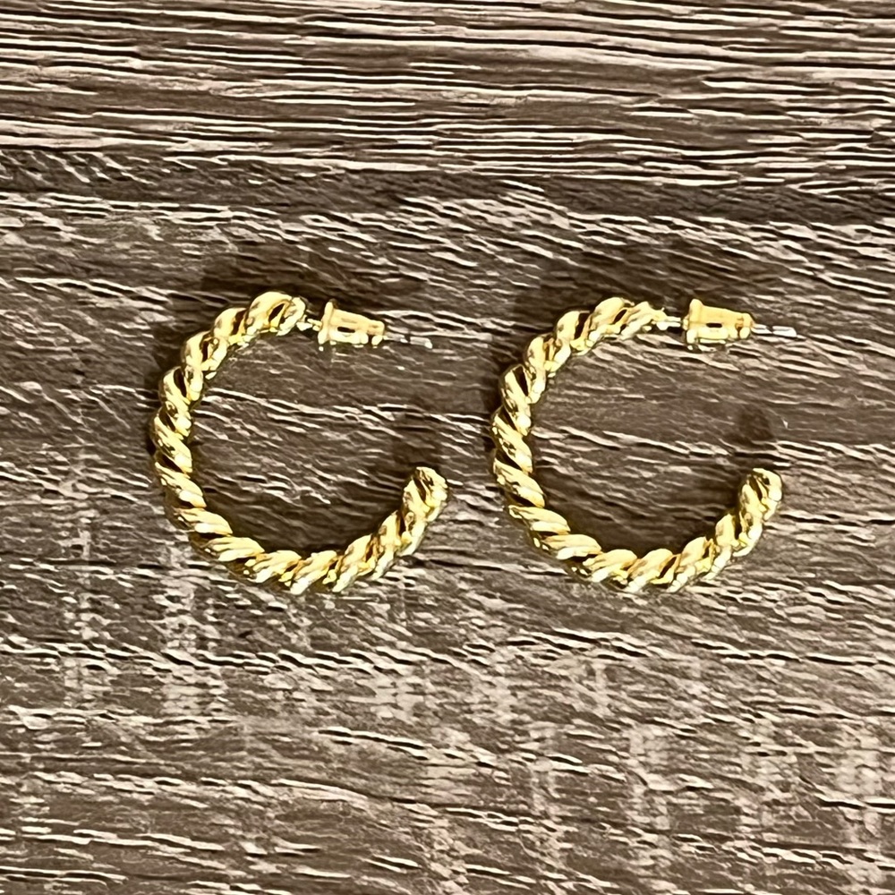 NIP Twisted Rope Hoop Earrings